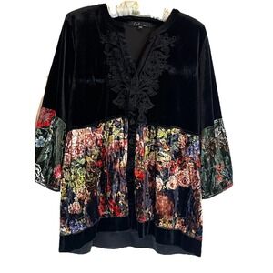 Caleoos Women's Petite M Velvet V-Neck Black Floral 3/4 Sleeve Button Front